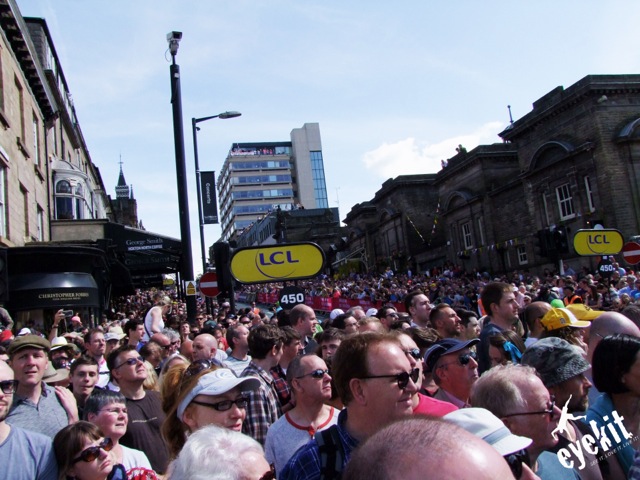 Tour De France - Picture of The anticipating crowd in Harrogate